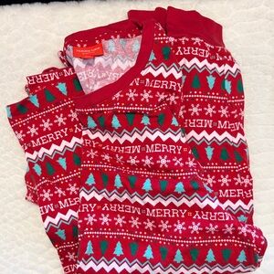 Holiday Lane Men’s Festive Red Pajama Set with Merry Prints size large